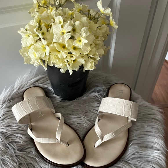 Bella Vita Women's Ode-Italy Flat Sandals - Italian Leather Grey Platform Sandals With Padded Insole (6 X-Wide) - View #9